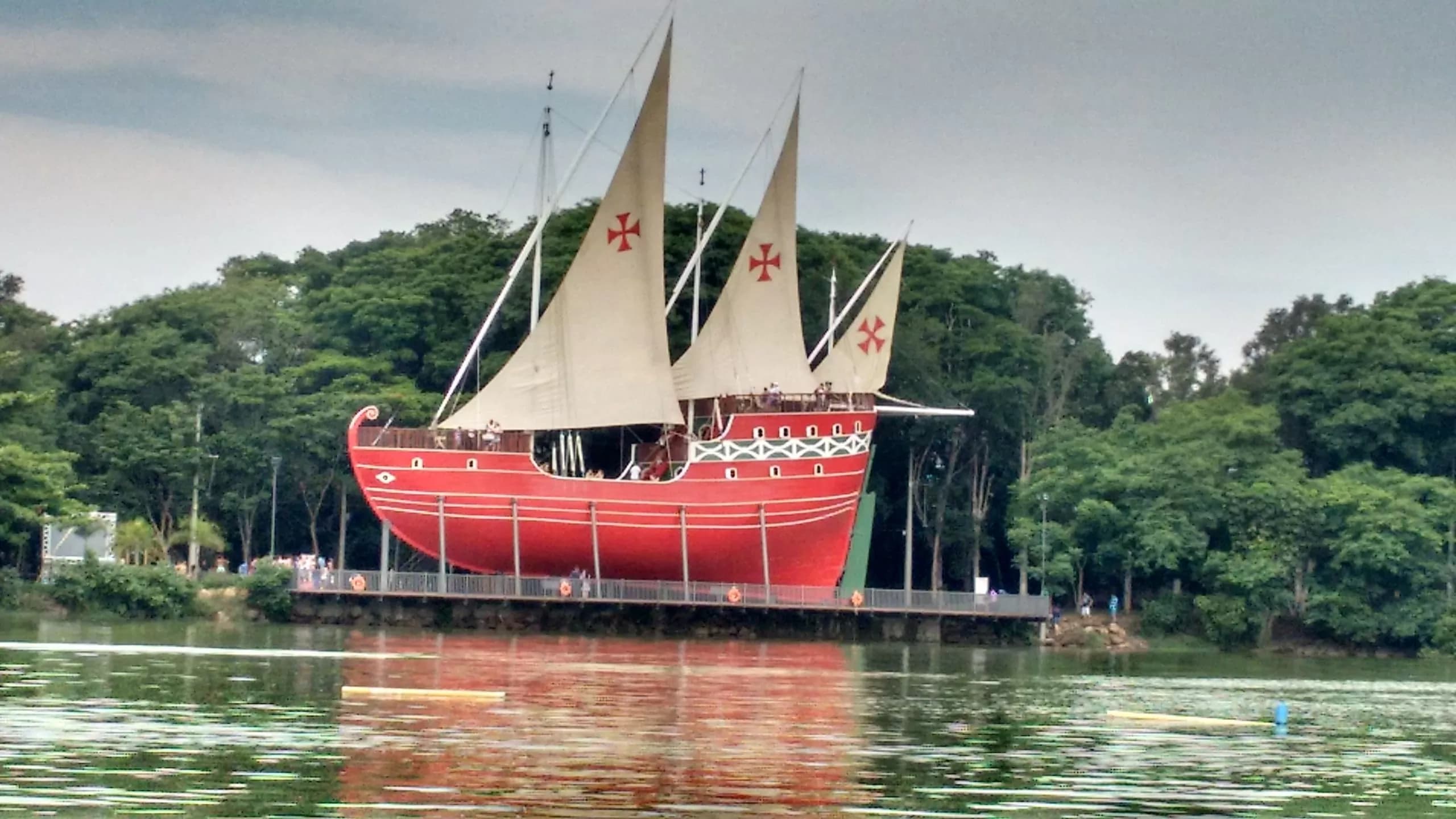 Caravela na Lagoa do Taquaral — Campinas